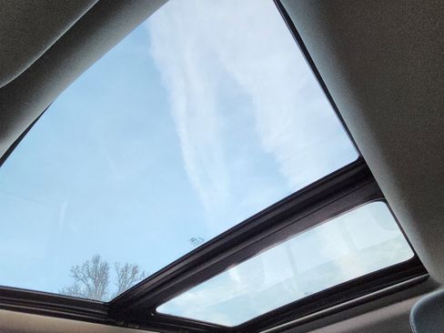 Used 2015 Ford F150 Lariat image 2