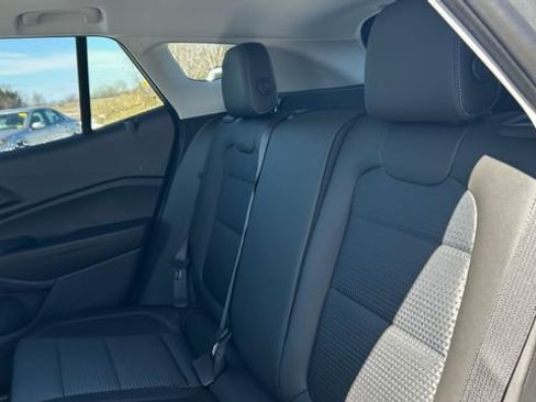 New 2026 Chevrolet Trax LT w/ Sunroof Package image 32