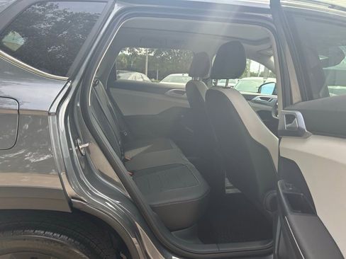 New 2025 Volkswagen Taos SE w/ Panoramic Sunroof Package image 36