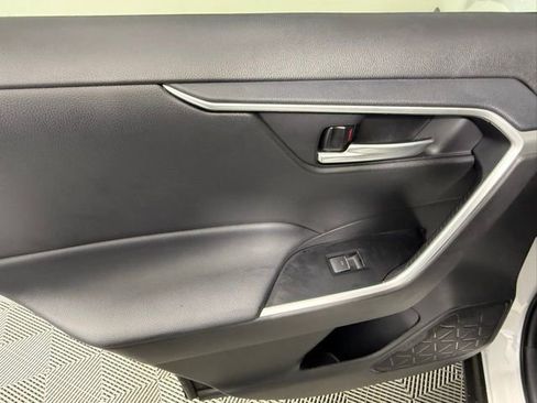 Used 2025 Toyota RAV4 XLE Premium image 33