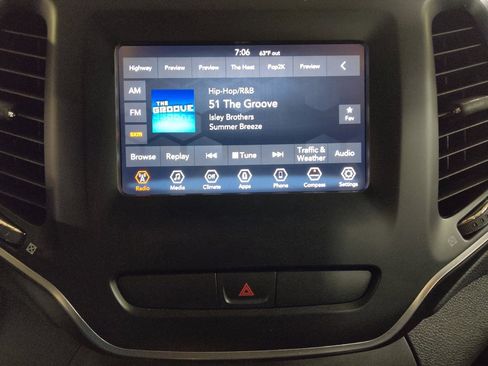 Used 2019 Jeep Cherokee Latitude w/ Popular Appearance Group image 25