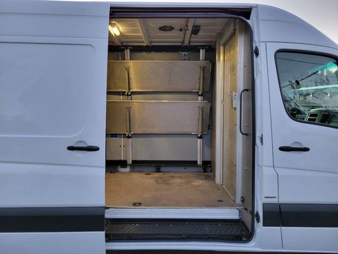 Used 2016 Mercedes-Benz Sprinter 2500 image 15