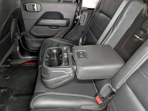 Used 2018 Jeep Wrangler Unlimited Sahara AWD/4WD image 21