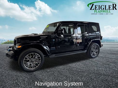 Used 2023 Jeep Wrangler Unlimited Sahara AWD/4WD image 2