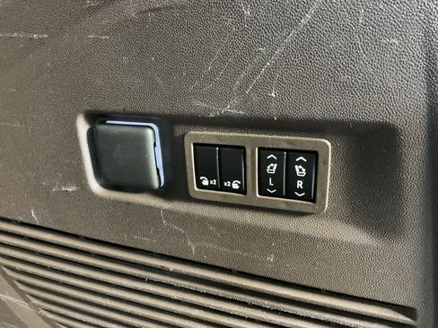 Used 2021 Chevrolet Suburban Z71 w/ Z71 Off-Road Package image 24