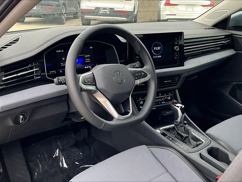 New 2026 Volkswagen Jetta SE image 8