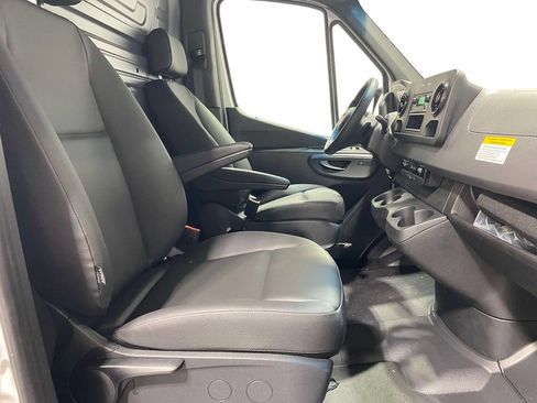 Used 2025 Mercedes-Benz Sprinter 2500 image 16