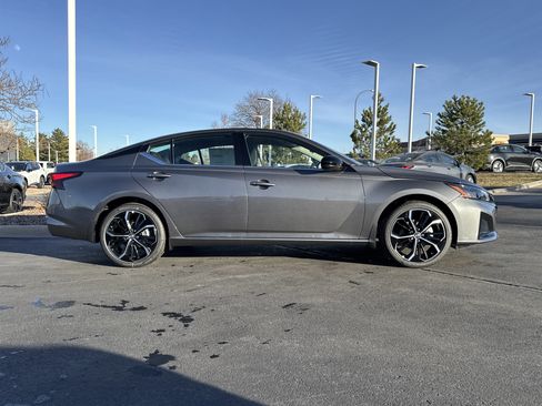 New 2025 Nissan Altima 2.5 SR image 2