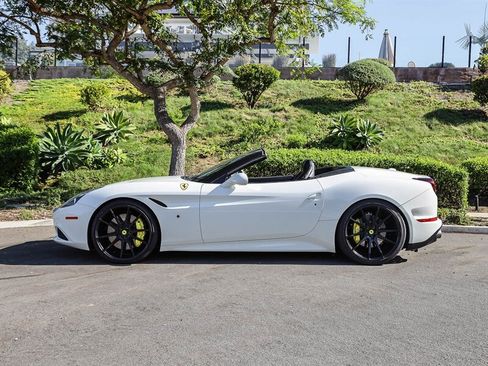 Used 2015 Ferrari California T RWD image 2