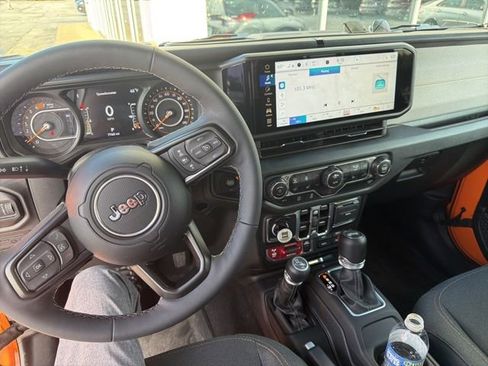 Used 2025 Jeep Wrangler Unlimited Sport AWD/4WD image 8