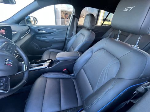Used 2025 Buick Envista Sport Touring image 25