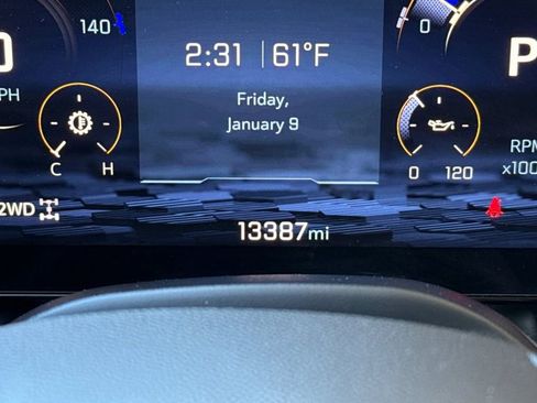 Used 2025 Chevrolet Suburban RST image 38