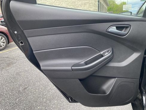 Used 2018 Ford Focus SE FWD image 15