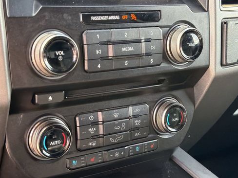Used 2018 Ford F150 Raptor w/ Equipment Group 802A Luxury AWD/4WD image 17
