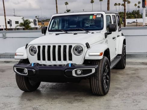 Used 2023 Jeep Wrangler Unlimited Sahara AWD/4WD image 4