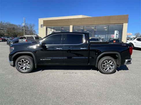 Used 2022 GMC Sierra 1500 SLT image 2