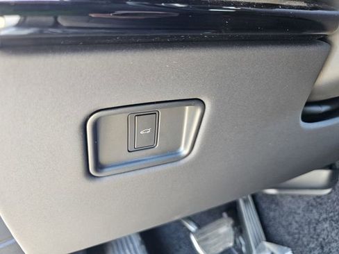 New 2025 Land Rover Range Rover SE image 27