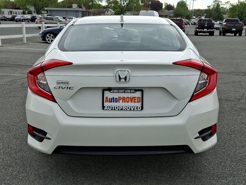 Used 2018 Honda Civic EX image 5