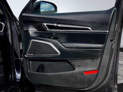 Used 2025 Kia Telluride S FWD image 30