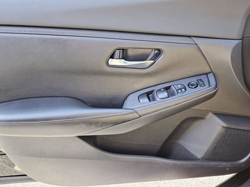 Used 2022 Nissan Sentra SV w/ Trunk Package image 16