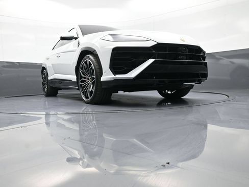 Used 2025 Lamborghini Urus SE AWD/4WD image 35