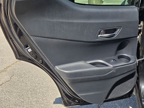 Used 2018 Toyota C-HR XLE FWD image 16
