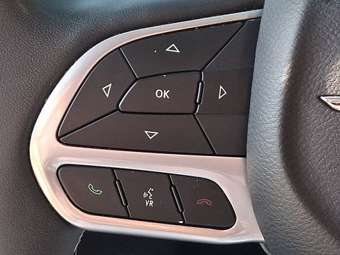 Used 2024 Chrysler Pacifica Touring-L FWD image 21