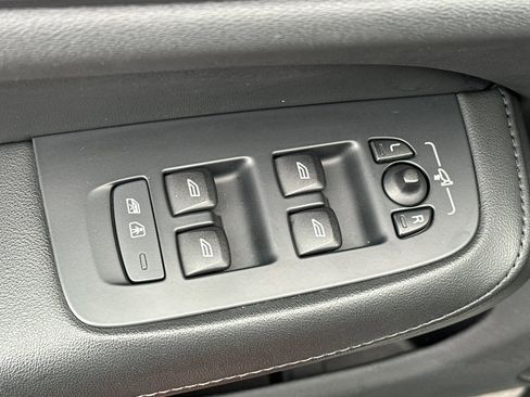 Used 2024 Volvo S60 B5 Plus image 15