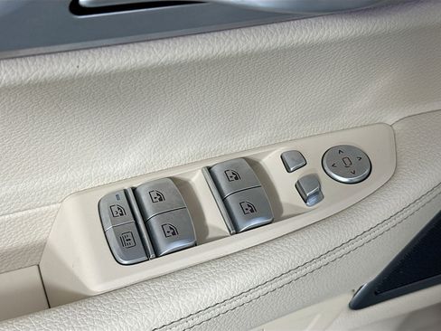 Used 2022 BMW 740i w/ Interior Design Package image 18