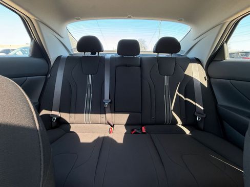 Used 2025 Hyundai Elantra SEL image 38
