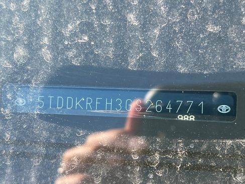 Used 2016 Toyota Highlander Limited image 3