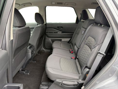 Used 2025 Nissan Pathfinder SV FWD image 16