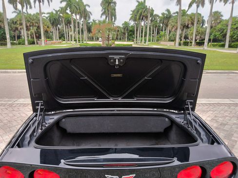 Used 2006 Chevrolet Corvette Convertible w/ Preferred Equipment Group RWD image 57