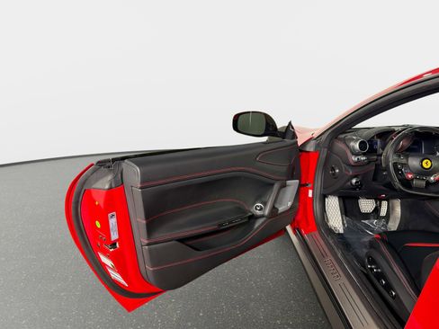 Used 2018 Ferrari GTC4Lusso T image 30