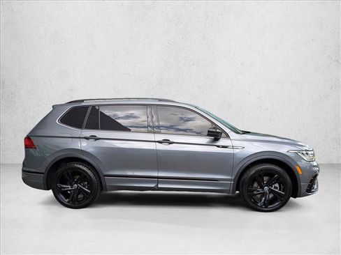 Used 2023 Volkswagen Tiguan SE R-Line AWD/4WD image 4