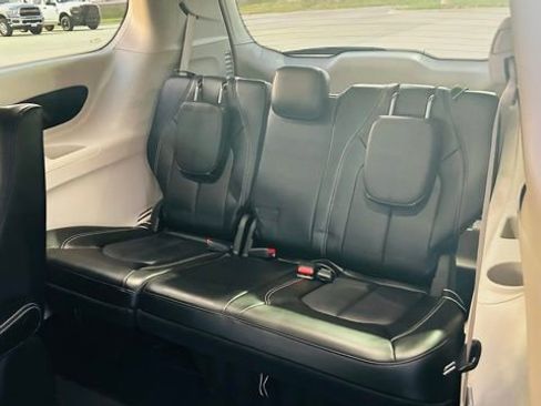 New 2023 Chrysler Pacifica Touring-L image 23