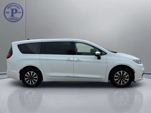 Used 2023 Chrysler Pacifica Limited FWD image 8
