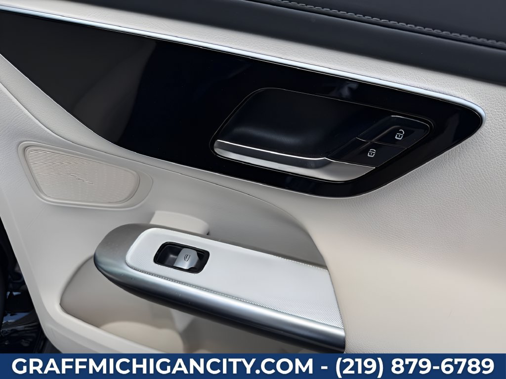 Used 2024 Mercedes-Benz GLC 300 4MATIC image 32