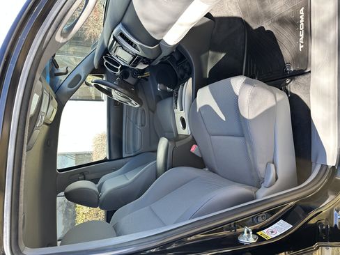 Used 2015 Toyota Tacoma 4x4 Double Cab w/ TRD Sport Package image 22