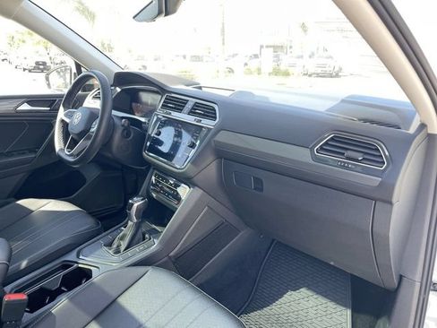 Used 2023 Volkswagen Tiguan SE w/ Panoramic Sunroof Package FWD image 29