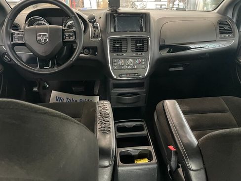 Used 2016 Dodge Grand Caravan SE FWD image 9