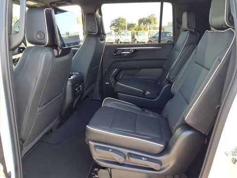 New 2026 Chevrolet Suburban Premier image 12