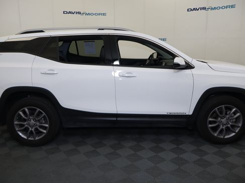 Used 2024 GMC Terrain SLT AWD/4WD image 5