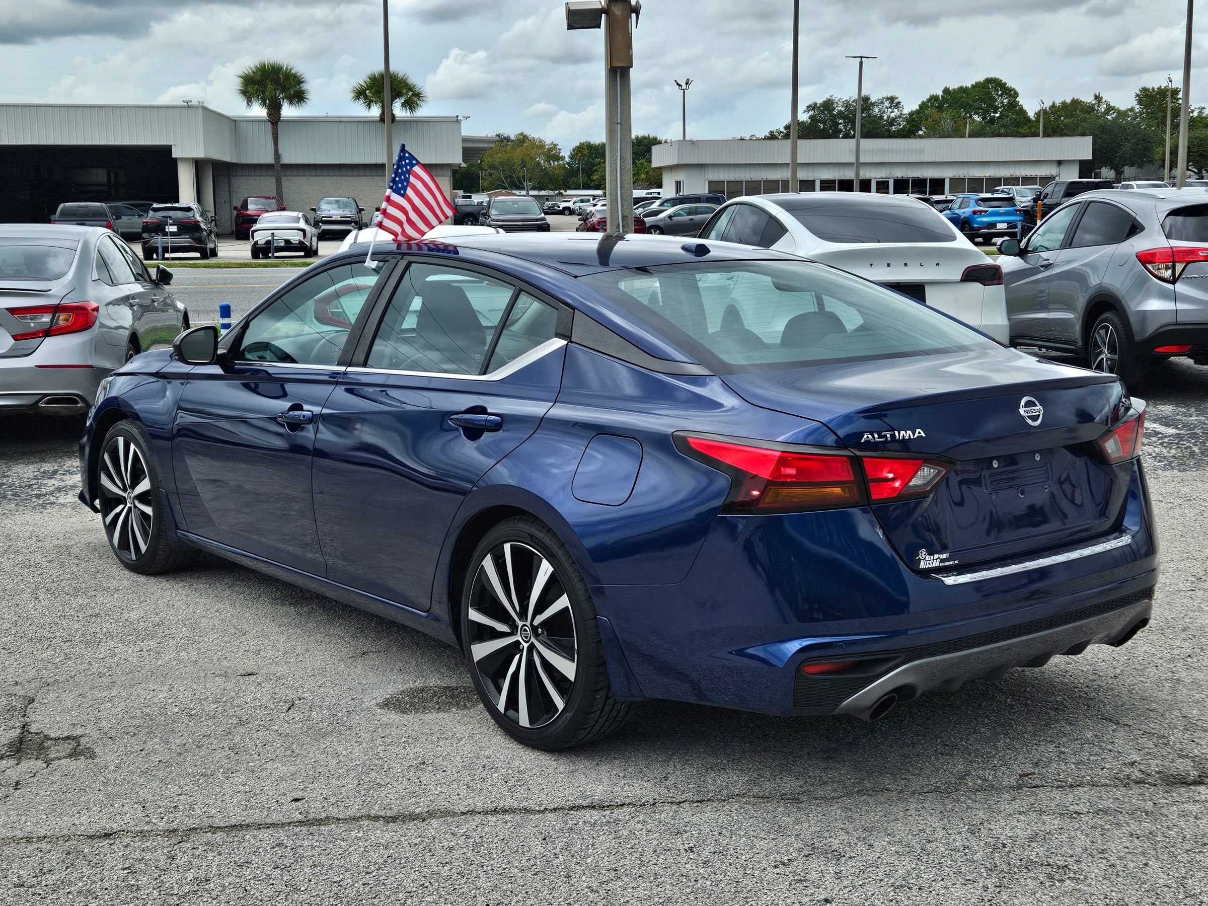 Used 2020 Nissan Altima 2.5 SR w/ Premium Package FWD image 5