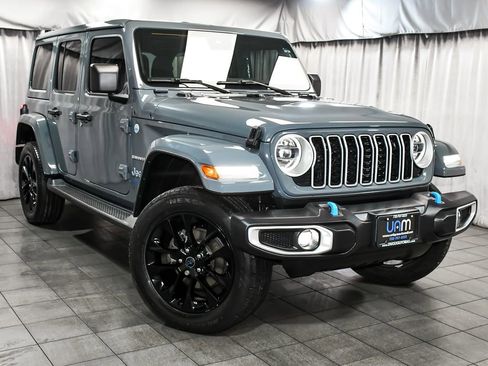 Used 2024 Jeep Wrangler Unlimited Sahara AWD/4WD image 3