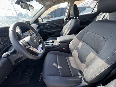 Used 2025 Nissan Altima 2.5 SV w/ SV Premium Package FWD image 6