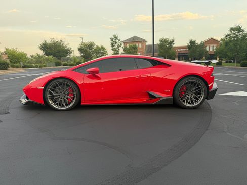 Used 2015 Lamborghini Huracan LP 610-4 AWD/4WD image 2