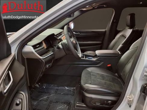 New 2024 Jeep Grand Cherokee L Laredo image 5