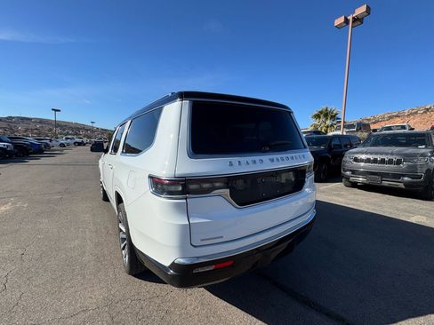 Used 2023 Jeep Grand Wagoneer L Series II image 3