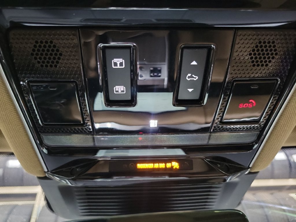 Used 2023 Land Rover Range Rover SE AWD/4WD image 21